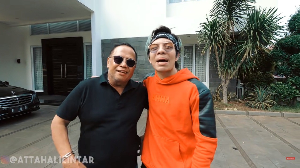 5 Fakta Crazy Rich Padang Basrizal Koto, Tidak Tamat SD dan Jadi Kernet (Foto: YouTube/AH))