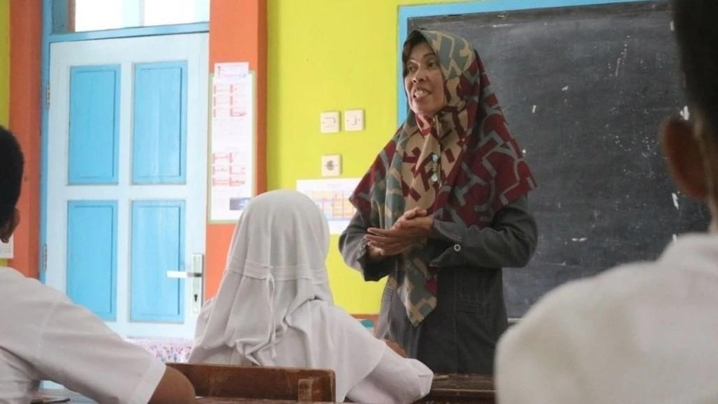 Mendukung Pengabdian Mulia Guru Honorer Melalui Bantuan Biaya Hidup. (Foto: ACT)