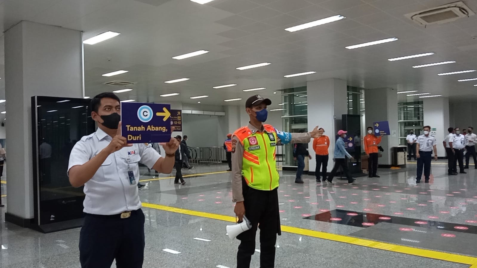 Membludak, Pagi Ini Penumpang Transit di Stasiun Manggarai Capai 60 Ribu Orang (FOTO: MNC Media)
