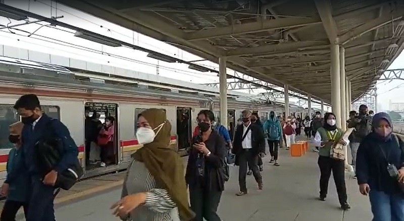 KCI Prediksi Switch Over Rute KRL di Manggarai Mulai Efektif dan Dipadati Pekerja Hari Ini. (Foto: MNC Media)