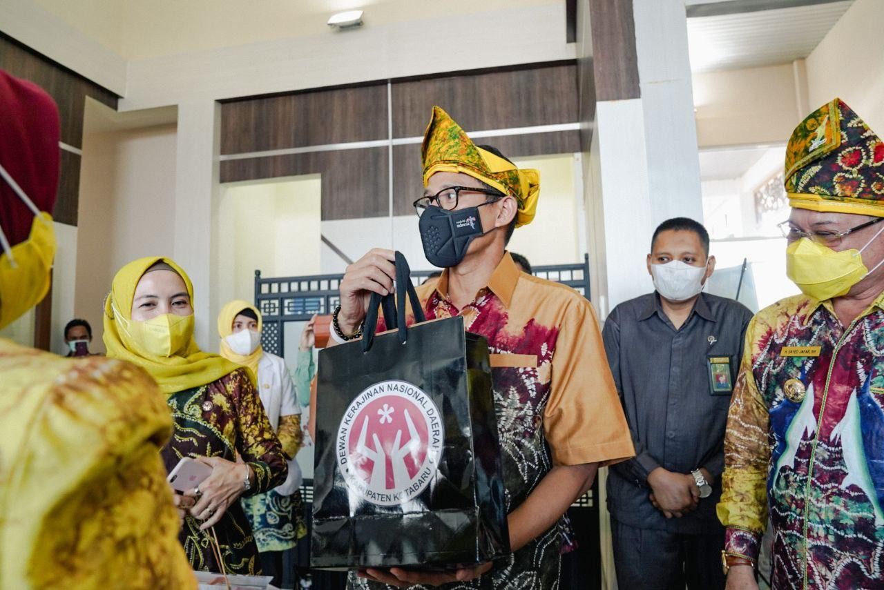 Sandiaga Uno berkomitmen mendukung pengembangan pariwisata dan ekonomi kreatif yang berkualitas dan berkelanjutan di Kotabaru, Kalimantan Selatan.