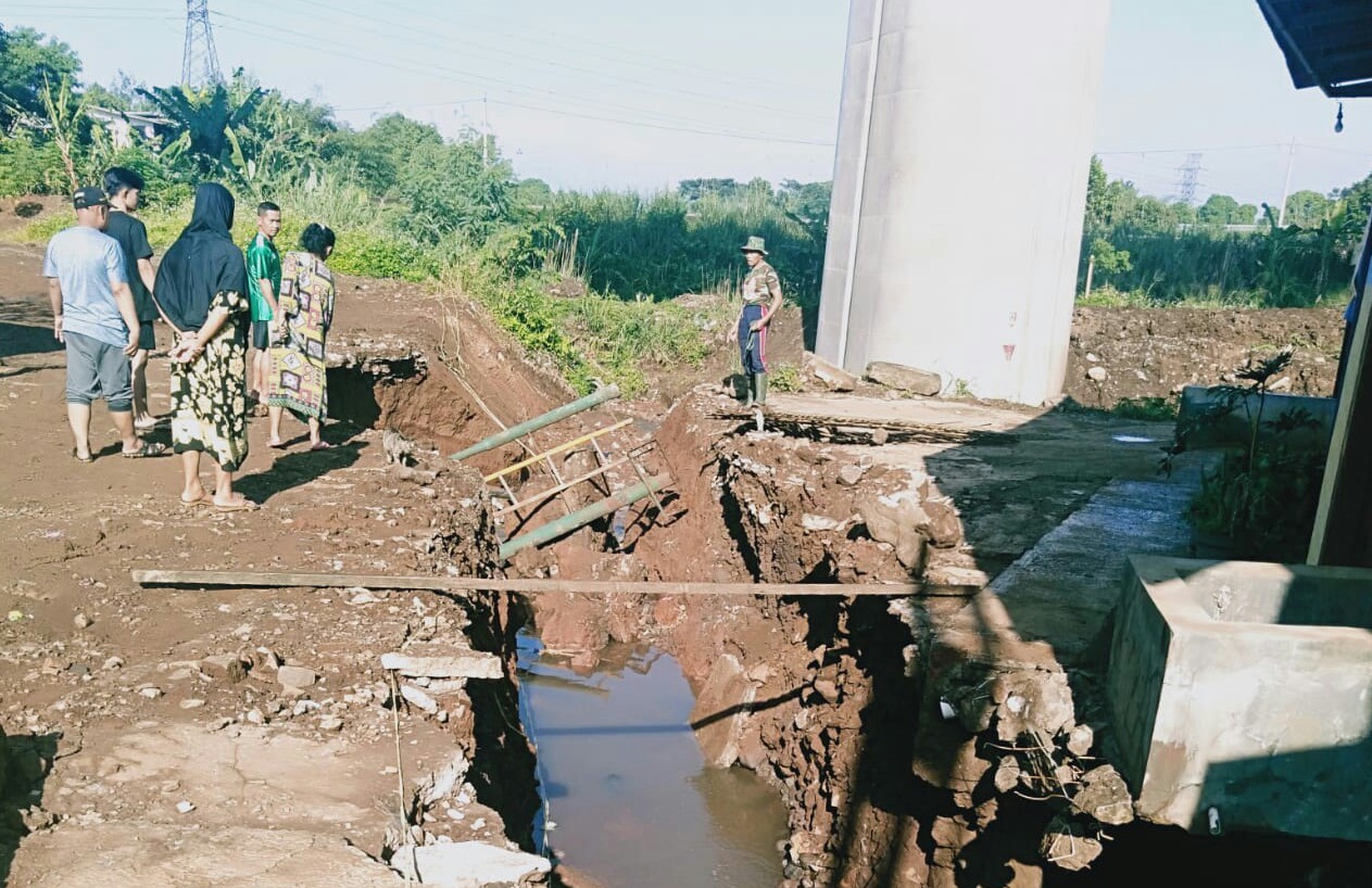 Kebanjiran Imbas Proyek Kereta Cepat, Warga Kompleks Taman Bunga KBB Protes (Dok.Ist)