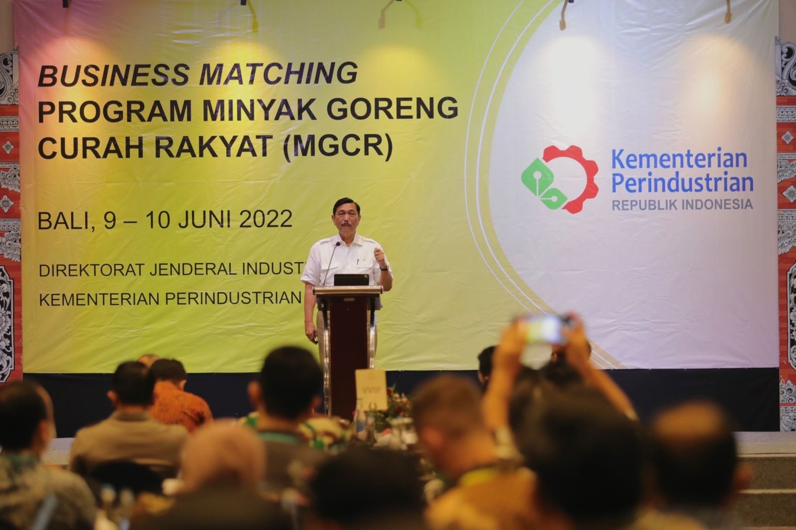 Luhut Wajibkan Semua Pengusaha CPO Daftar Sistem SIMIRAH (FOTO: MNC Media)
