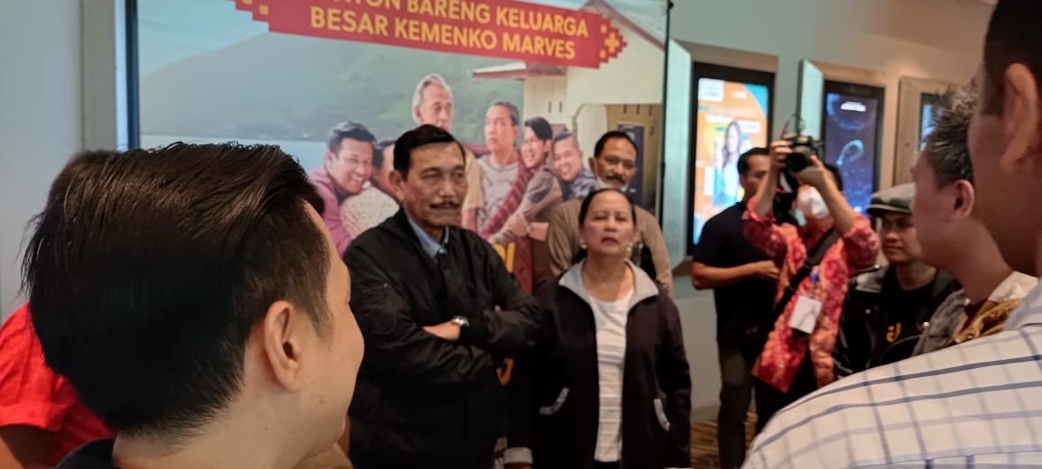 Luhut Menangis Nonton Film Ngeri-ngeri Sedap (FOTO: MNC Media)