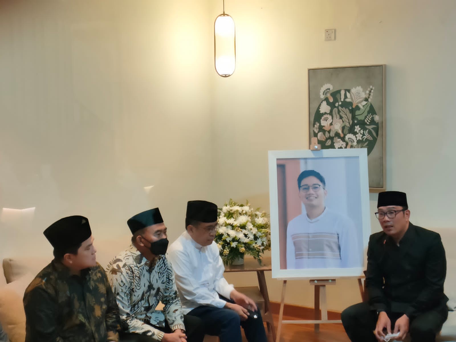 Erick Thohir mendoakan agar keluarga besar Ridwan Kamil diberikan kesabaran dan keikhlasan yang seluas-luasnya setelah menerima jenazah almarhum Eril.