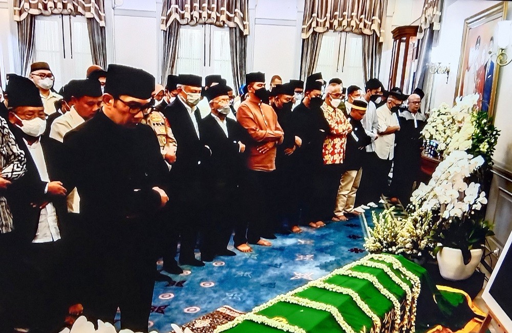 Tangis Warga Pecah Iringi Kepergian Eril dari Gedung Pakuan (FOTO:MNC Media)