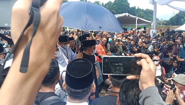 Tinggalkan Pusara Putranya, Ridwan Kamil: Eril Pasti Bahagia. (Foto: MNC Media)