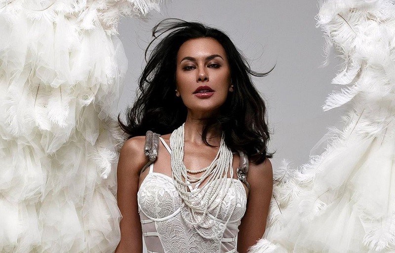 Sumber Kekayaan Sophia Latjuba