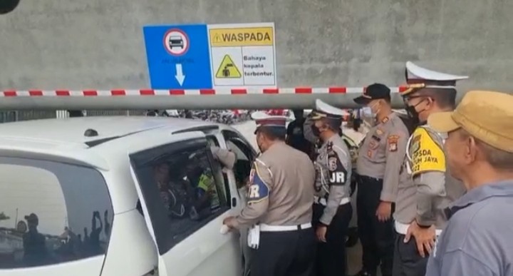 Heboh Girder Kereta Cepat Mepet ke Jembatan, Polisi: Hanya Sementara. (Foto: MNC Media)