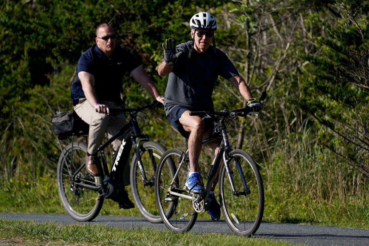 Presiden AS Joe Biden Jatuh dari Sepeda (FOTO: MNC Media)
