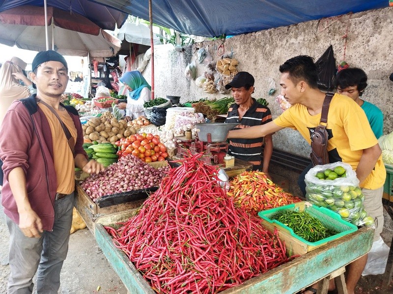 Pedagang Keluhkan Harga Cabai Mahal, Tak Mampu Stok dan Berpotensi Rugi. (Foto: MNC Media)