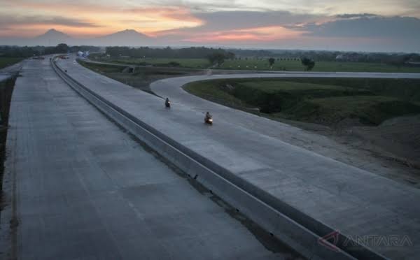 Pemasangan Girder Jalan Tol Semarang - Demak, Polisi Siapkan Jalur Alternatif Antisipasi Macet  (Dok.MNC)
