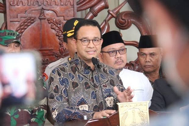 Gubernur DKI Jakarta, Anies Baswedan mengaku, kalah ganteng dan tenar dari Gubernur Jawa Barat, Ridwan Kamil.