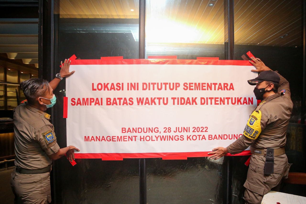 Dua gerai Holywings di Kota Bandung berinisiatif menutup operasional mereka secara sukarela.