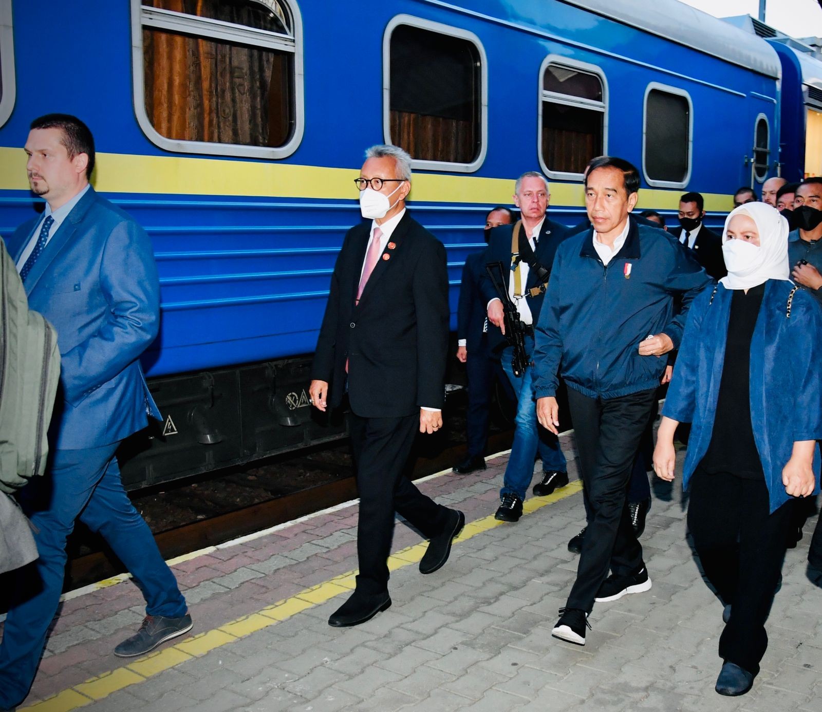 Jokowi Menuju Ukraina Gunakan Kereta Api, Bawa Bantuan Kemanusiaan
