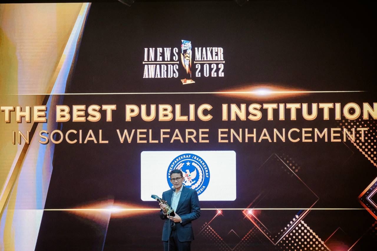 Sandiaga Uno meraih penghargaan sebagai ‘The Best State Institution in Social Welfare Enhancement’ dalam ajang iNews Maker Awards 2022.