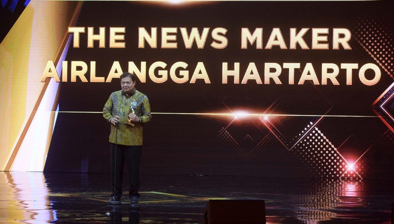 Miliki Kapabilitas Hadapi Krisis, Airlangga Dianugerahi Penghargaan di iNews Maker Awards 2022. (Foto: MNC Media)