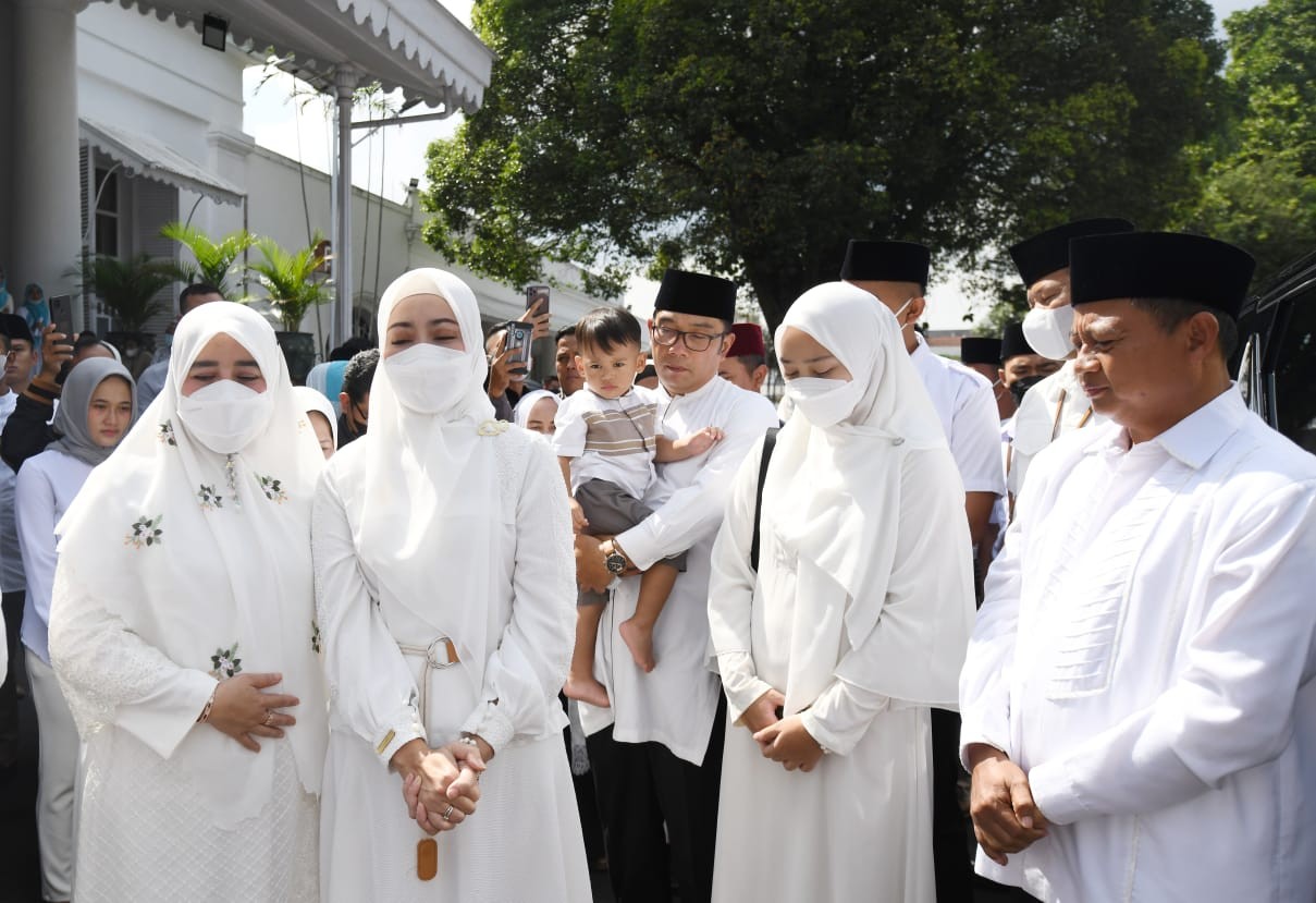 Berangkat ke Arab Saudi, Ridwan Kamil: Saya Berhaji Atas Nama Emmeril Kahn Mumtadz (FOTO: MNC Media)