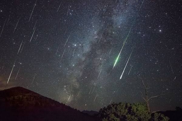 Dear Warga Bandung, Akhir Juli 2022 Bisa Saksikan Hujan Meteor Secara Kasat Mata (FOTO:MNC Media)