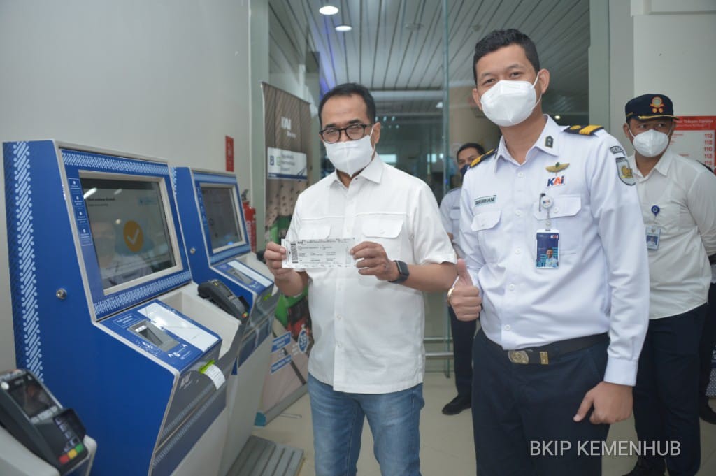 Menhub: Pelaku Perjalanan Tidak Wajib Antigen/PCR Jika Sudah Vaksin Booster. (Foto: Kementerian Perhubungan)