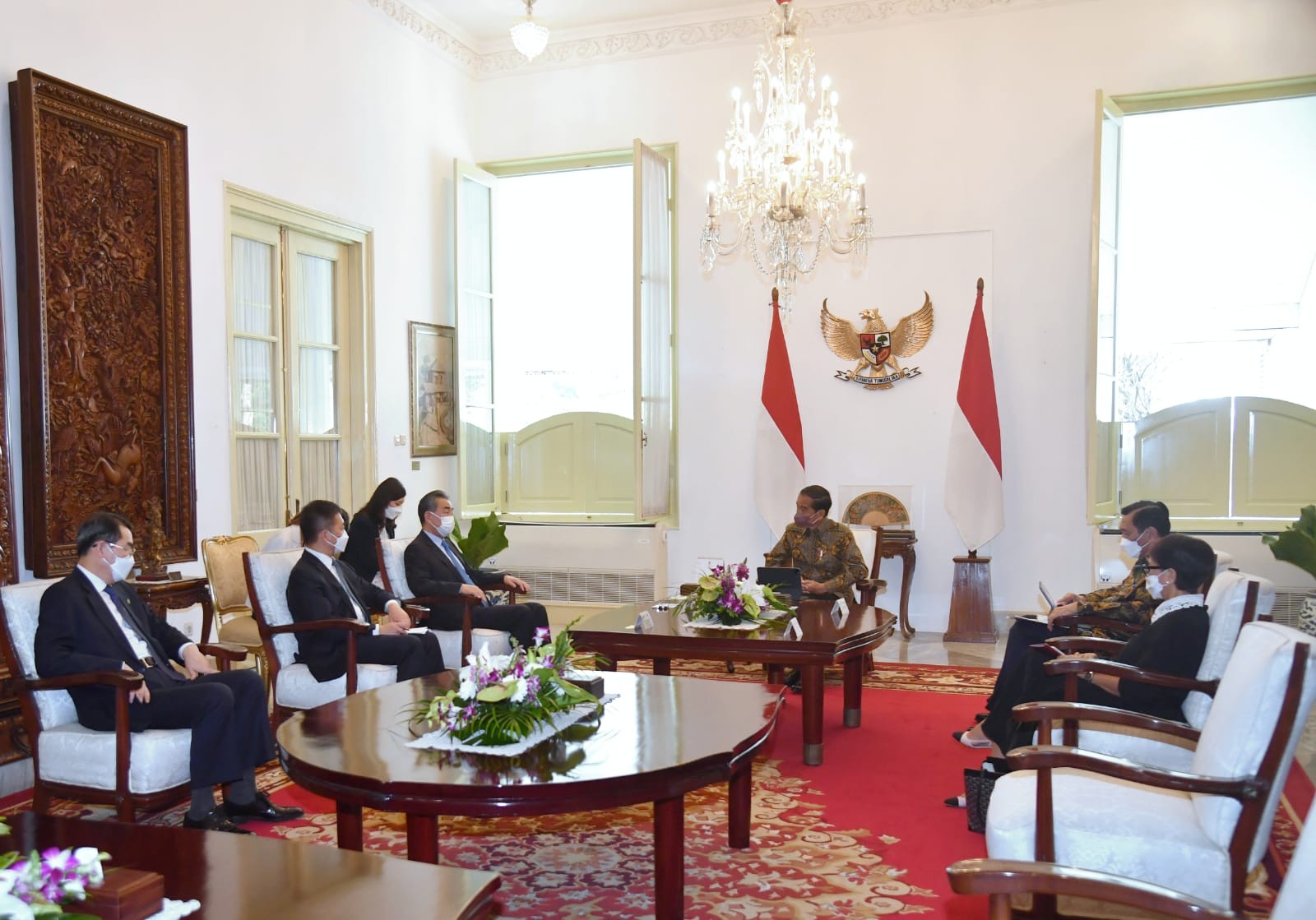Bertemu dengan Jokowi, Menlu China Bahas Proyek Kereta Cepat hingga Vaksin. (Foto: Biro Pers Setpres)