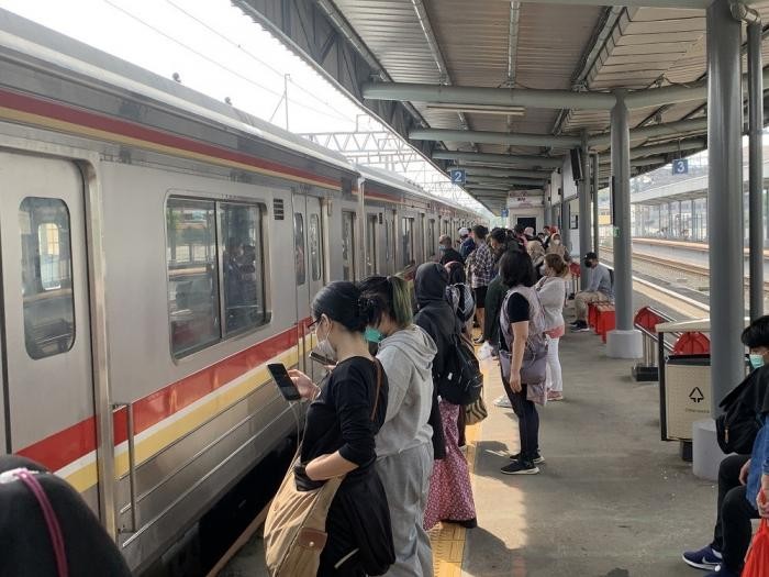 PT Kereta Api Indonesia (KAI) Commuter Line akan mengoperasikan 1.100 perjalanan KRL Jabodetabek setiap harinya saat libur Nataru (MNC Media)