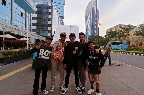 Disebut Alay, Anak 'SCBD' Makin Betah Nongkrong di Sudirman (Foto: Novie Fauziah/ MNC Media)