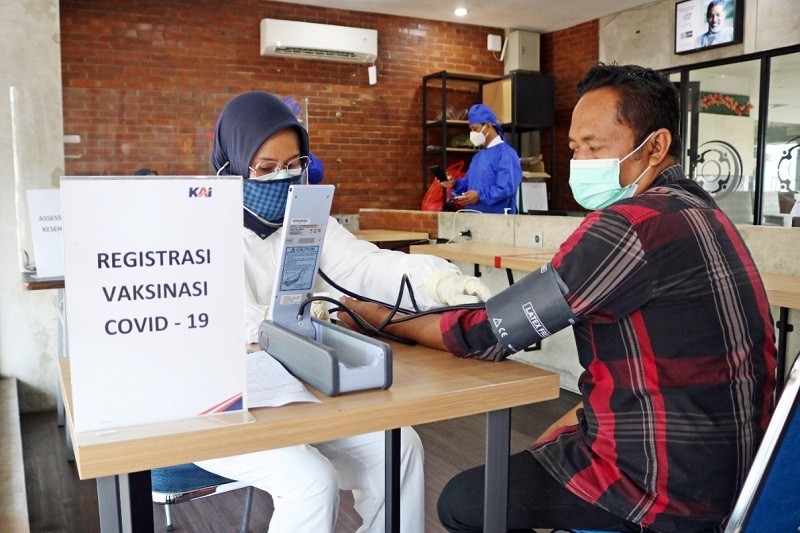 KAI Hadirkan Layanan Vaksinasi Covid-19 Gratis di Stasiun. (Foto: Heri Purnomo/ MNC Media)