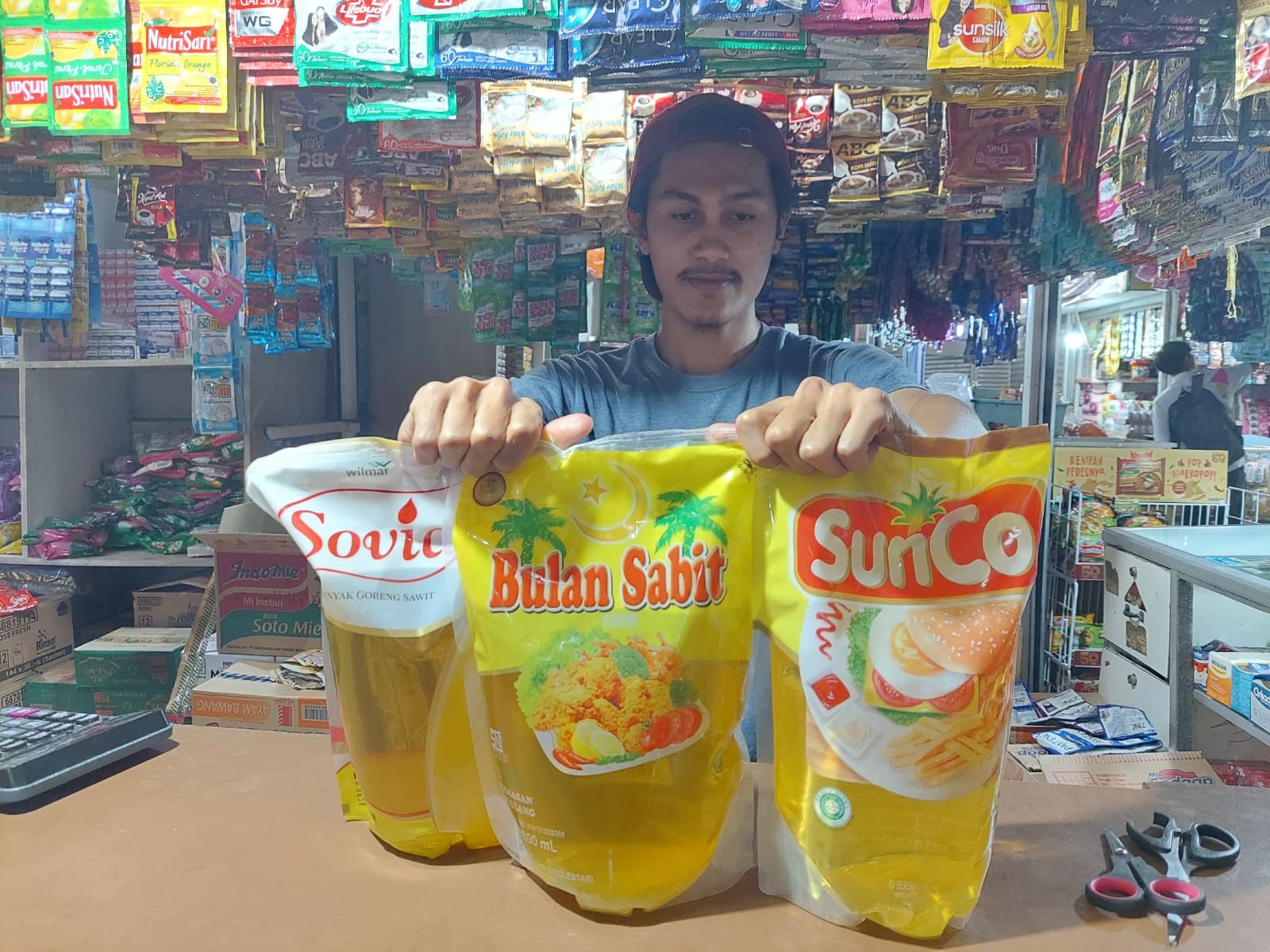 Kabar Baik Bunda! Harga Minyak Goreng di Jawa-Bali Sudah Turun (Foto: MNC Media)