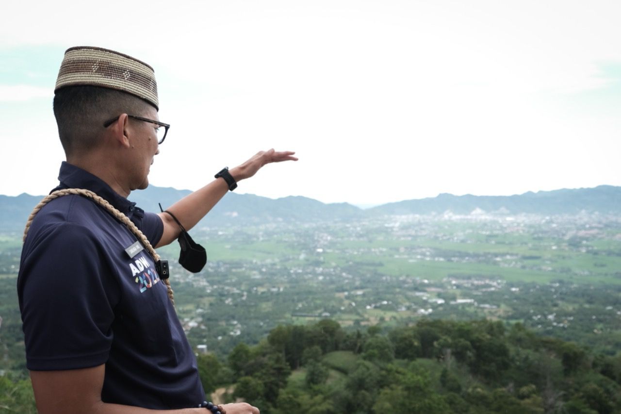 Sandiaga Uno mendorong pengembangan sport tourism di Desa Wisata Lonuo (Bukit Arang), Gorontalo demi membangkitkan ekonomi daerah.