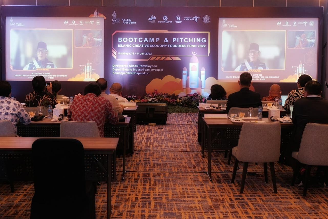 Sandiaga Uno meminta investor maupun lembaga pendanaan syariah yang hadir di ICEFF 2022 untuk tidak ragu menanamkan investasi.