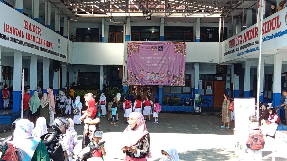 Hari Pertama Sekolah, Siswa di Bandung Antusias Ikuti Masa Pengenalan