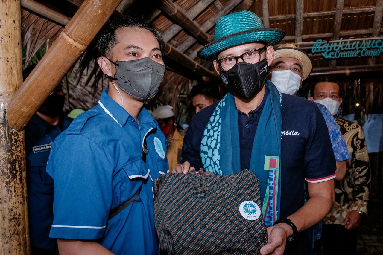Bernilai Ekonomi Tinggi, Sandiaga Dukung Olahan Limbah Sungai Cisadane Jadi Produk Ekraf  (foto: MNC Media)