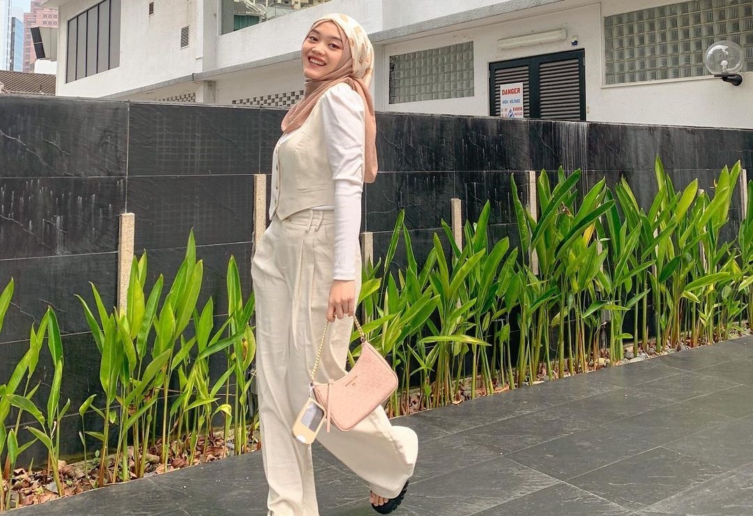 Putri Delina masih menjadi sorotan publik usai perseteruannya dengan sang ibu sambungnya, Nathalie Holscher mencuat ke publik.