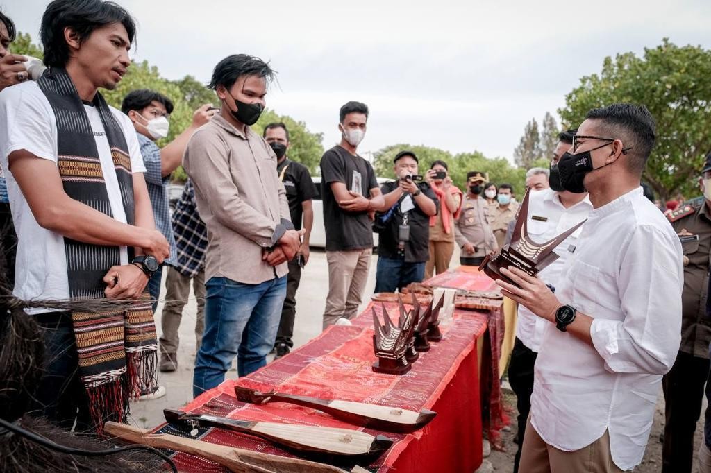 Sandiaga Uno Dorong Desa Situngkir Kembangkan Ekowisata dan Ekraf Kriya. (Foto: MNC Media)