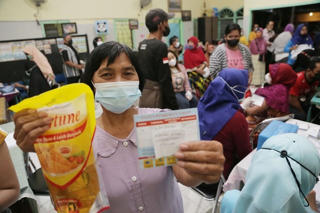 Kelangkaan Minyak Goreng di Negeri Kaya Sawit. (Foto: MNC Media)