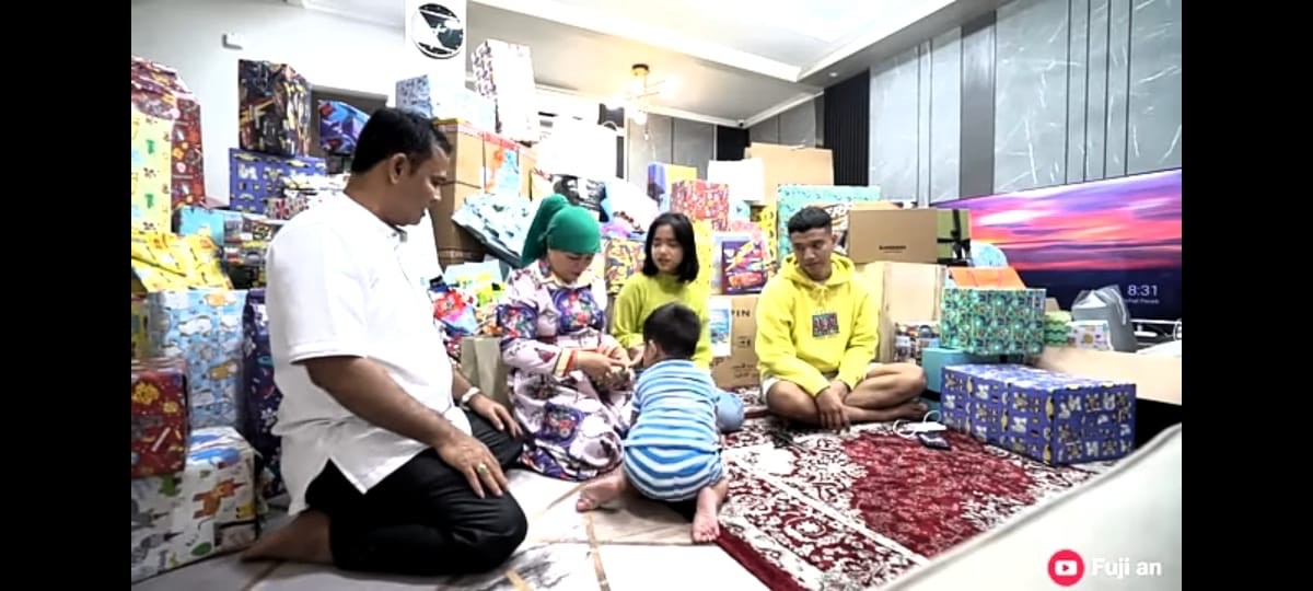 Kaus Gucci hingga Sepeda, Deretan Kado Mewah Gala Sky Ardiansyah