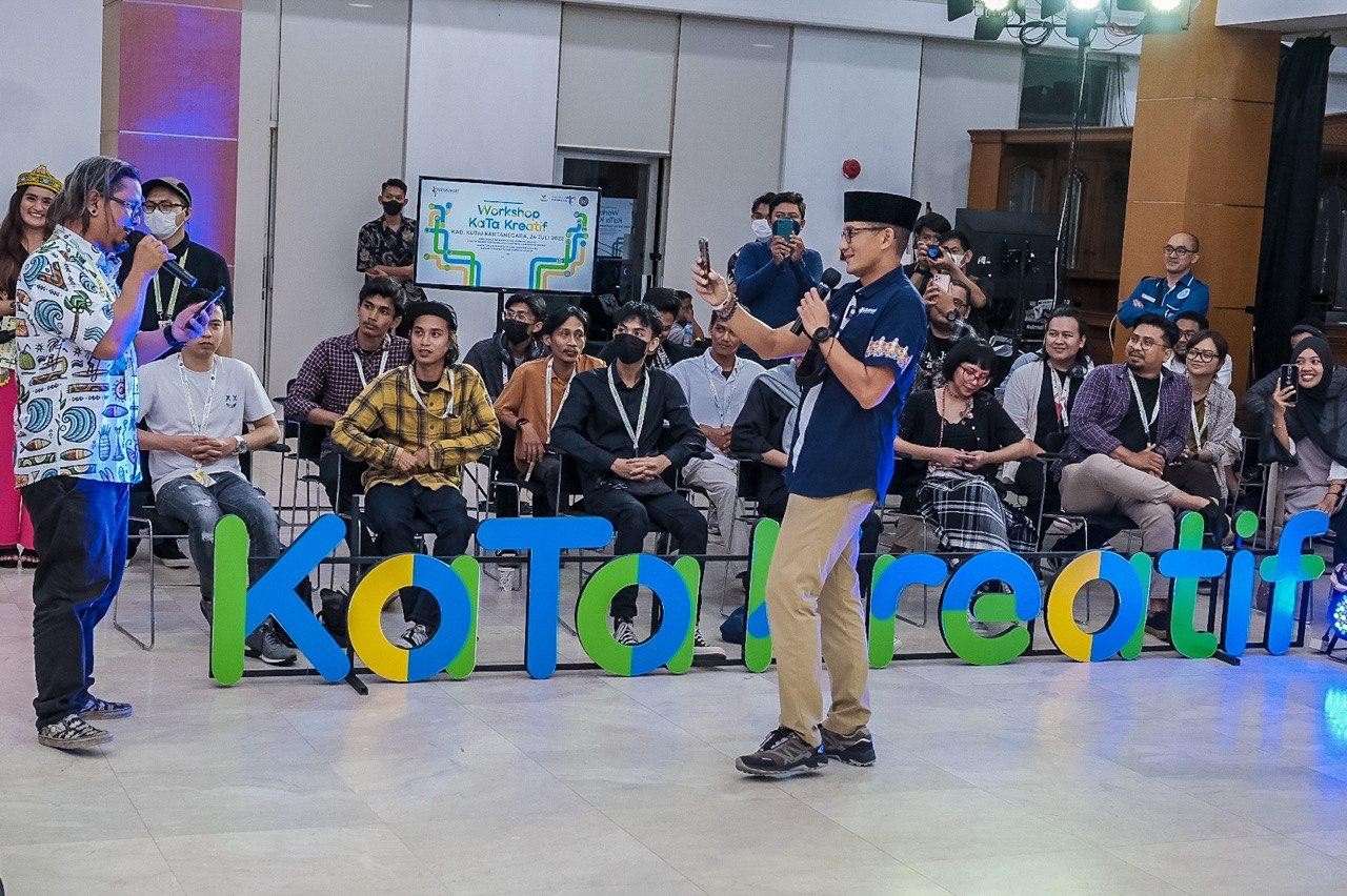 Sandiaga Uno menginginkan ekonomi kreatif menjadi narasi baru dalam pengembangan ekonomi di Kabupaten Kutai Kartanegara (Kukar).