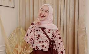 Ria Ricis akhirnya melahirkan anak pertamanya yang berjenis kelamin perempuan.