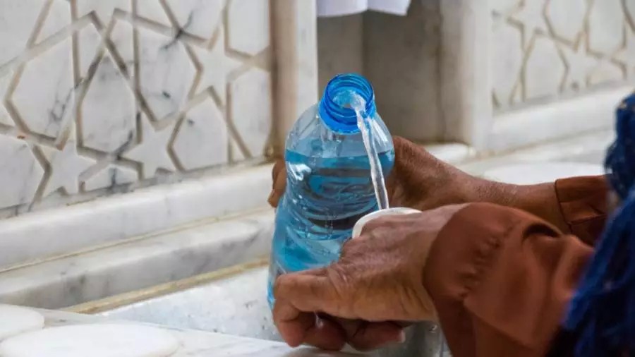 Tak Pernah Habis, Berapa Juta Liter Air Zam Zam?