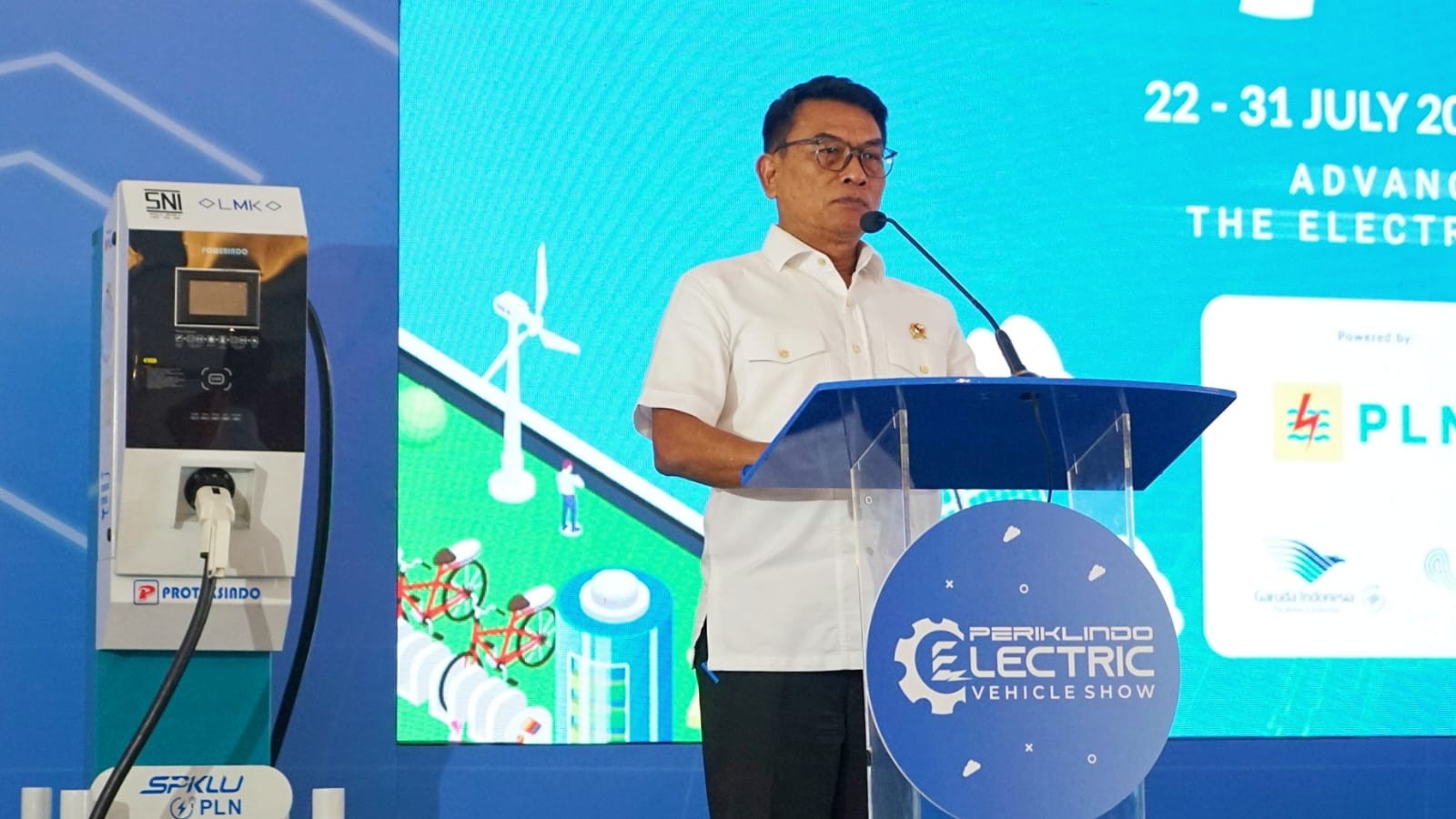 Moeldoko Ungkap Dua Alasan Pemerintah Percepat Pengembangan Kendaraan Listrik. (Foto: Raka Dwi Novianto/MNC Media)