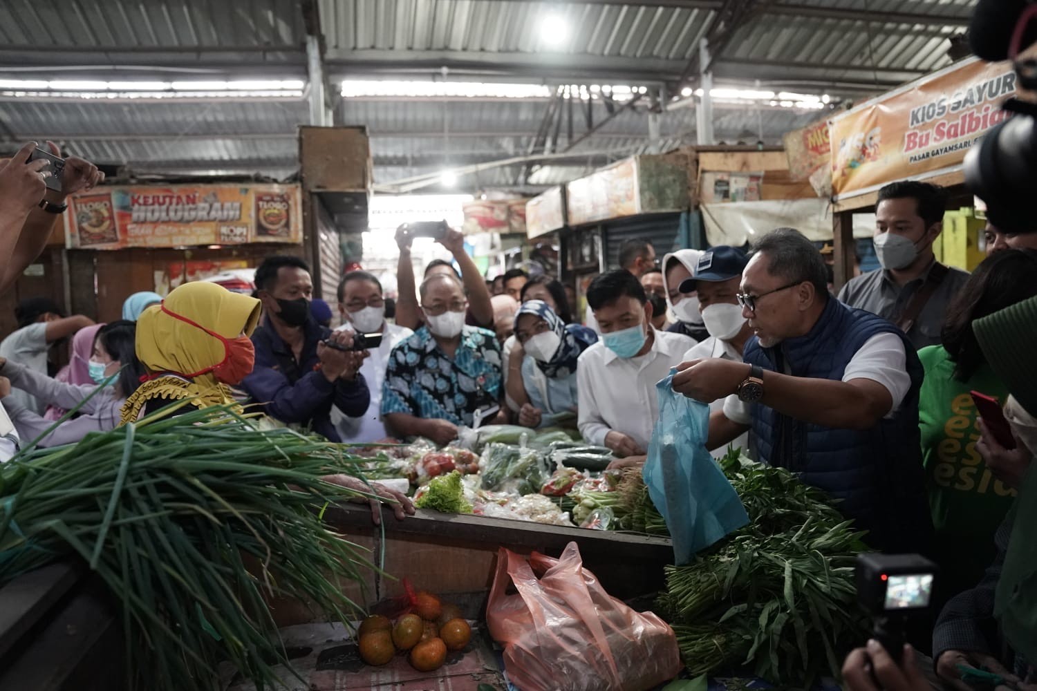 Sidak Pasar Gayamsari Semarang, Mendag: Migor Curah Dijual Rp12.500 per Liter (Dok.MNC)