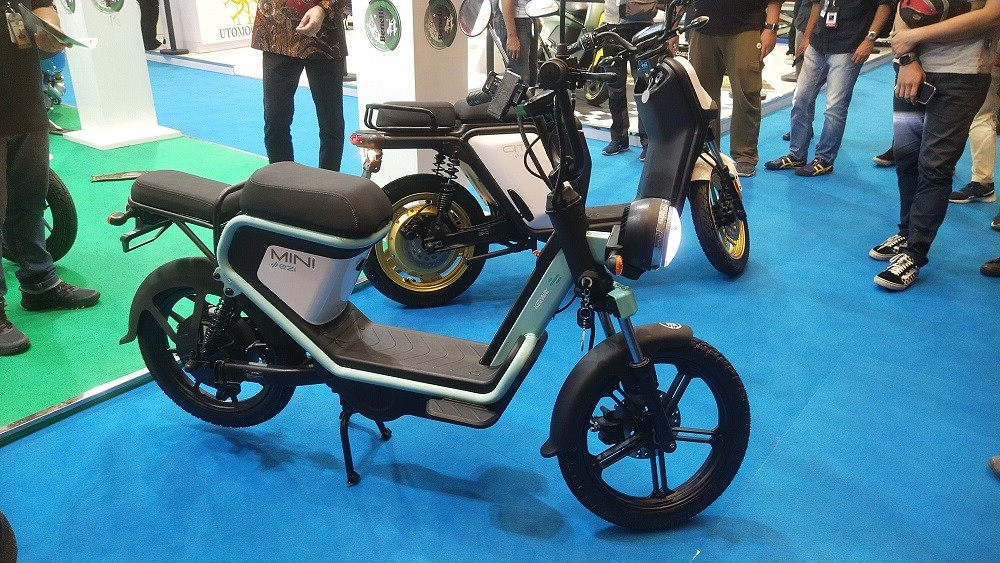 PEVS 2022 tak hanya menghadirkan mobil listrik tapi juga sederet motor listrik.