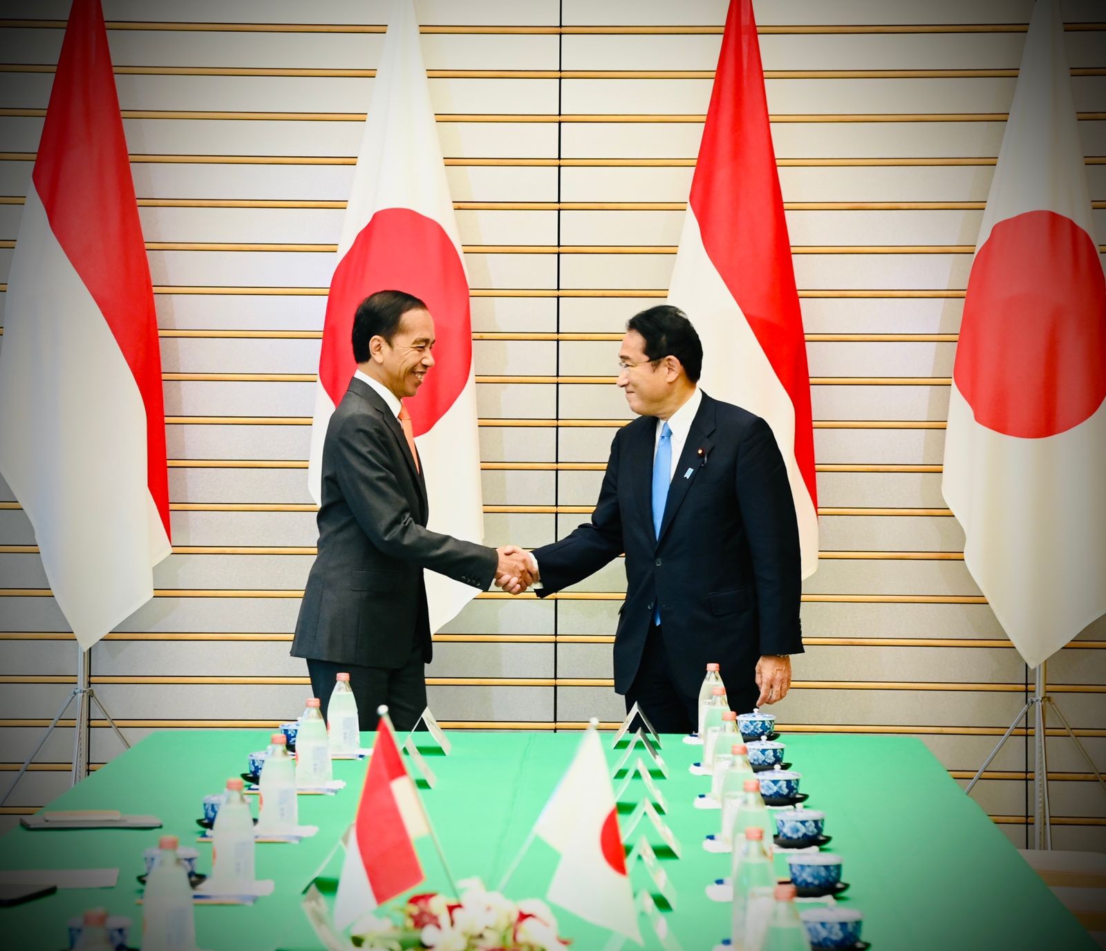 PM Jepang Sambut Hangat Presiden Jokowi di Tokyo. (Foto: Biro Pers Setpres)