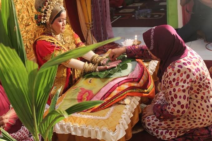 Heboh! Pengantin Bugis Dilamar dengan Uang Panai Rp5 Miliar dan Undang 7 Artis Ibu Kota (FOTO:MNC Media)