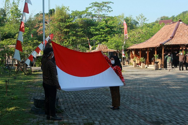 Satgas Ingatkan Masyarakat Tetap Patuhi Prokes Saat Perayaan HUT RI Ke-77. (Foto: MNC Media)