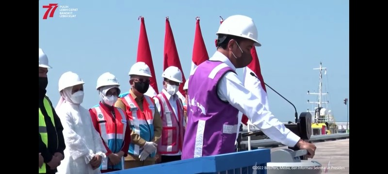 Resmikan Terminal Kijing, Jokowi: Harap Produk Lokal Kalbar Bisa Bersaing. (Foto: MNC Media)