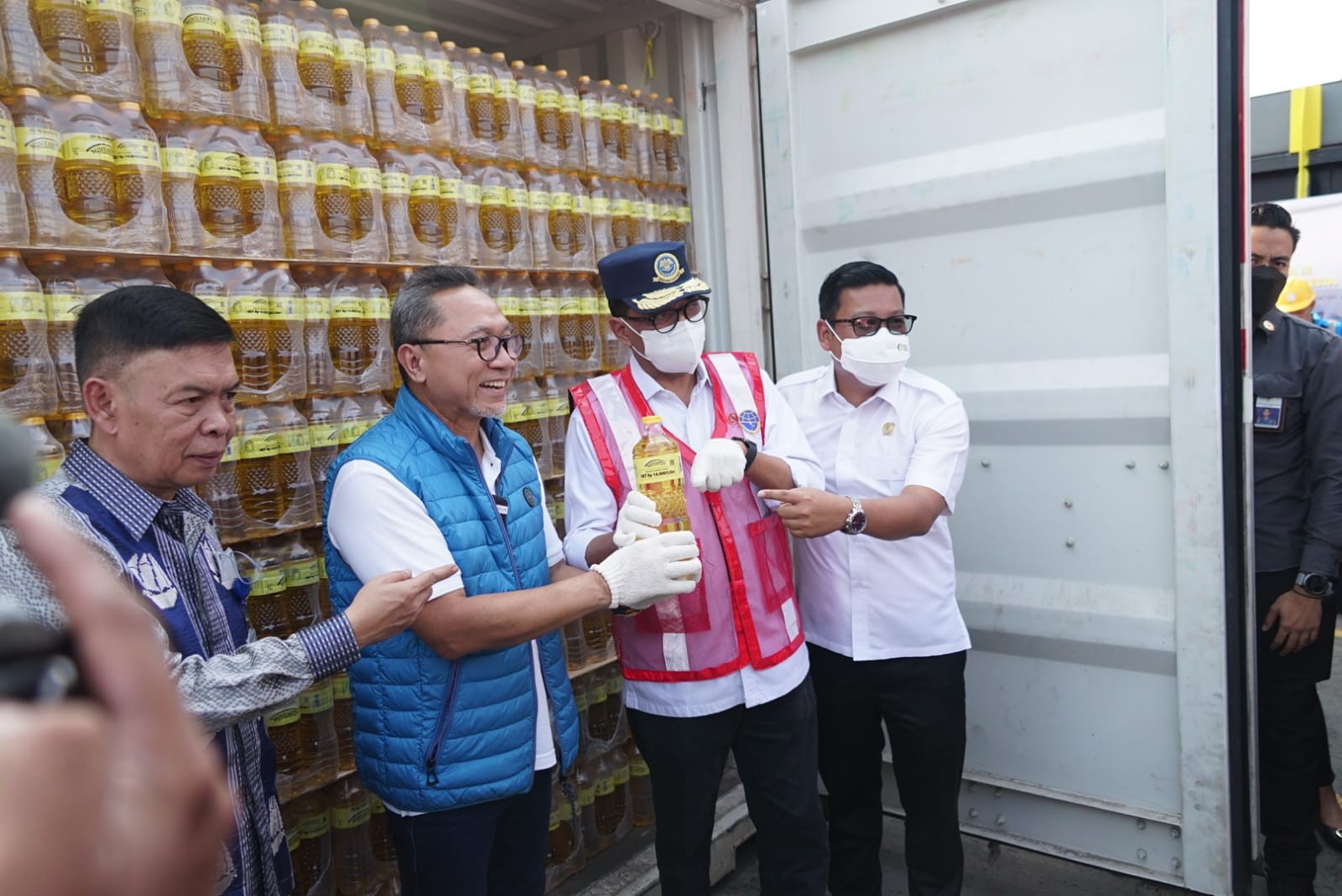 Pangkas Disparitas Harga, NFA Dorong Pendistribusian Minyak Goreng Ke Indonesia Timur. (Foto: Badan Pangan Nasional)