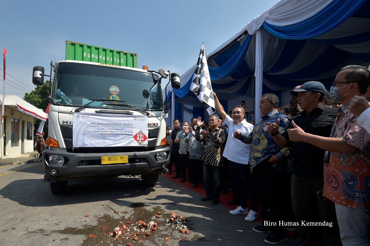 Lepas Ekspor Benang Poliester Senilai USD400 Ribu, Mendag: Pasar Fesyen Global Mulai Pulih (foto: MNC Media)