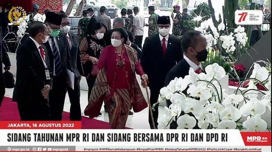 Berbeda dengan Puan, Megawati Tampil Berkebaya Merah Gelap dalam Sidang Tahunan. (Foto: Siska Permata Sari/MNC Media)